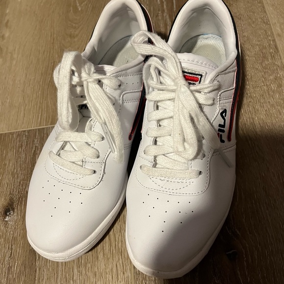 Fila Sneakers - Picture 2 of 3